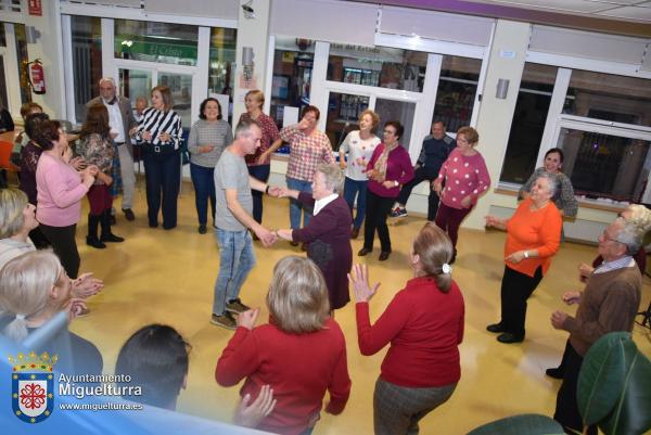 Baile navidad intergeneracional-2023-12-14-Fuente imagen Area Comunicación Ayuntamiento de Miguelturra-002