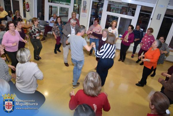 Baile navidad intergeneracional-2023-12-14-Fuente imagen Area Comunicación Ayuntamiento de Miguelturra-007