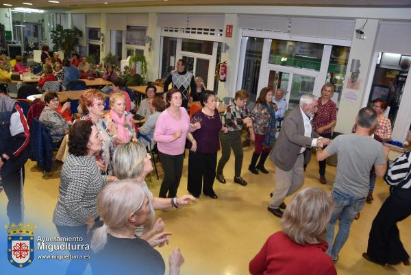 Baile navidad intergeneracional-2023-12-14-Fuente imagen Area Comunicación Ayuntamiento de Miguelturra-008