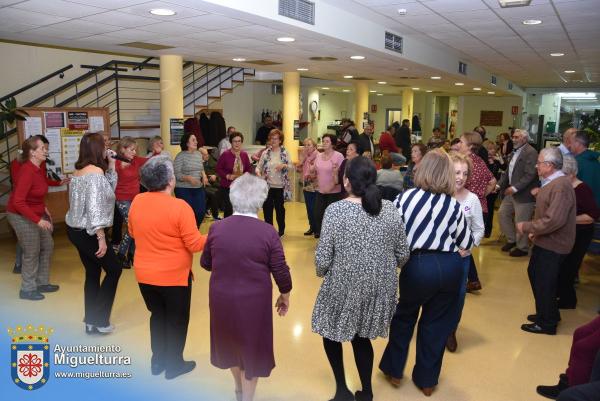 Baile navidad intergeneracional-2023-12-14-Fuente imagen Area Comunicación Ayuntamiento de Miguelturra-012