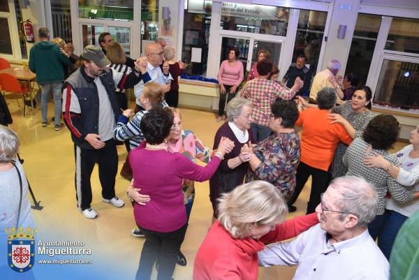 Baile navidad intergeneracional-2023-12-14-Fuente imagen Area Comunicación Ayuntamiento de Miguelturra-024