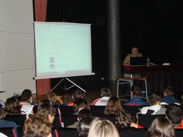 taller-con-centros-educativos-dia-internet-14-05-2010-fuente-www.miguelturra.es-17