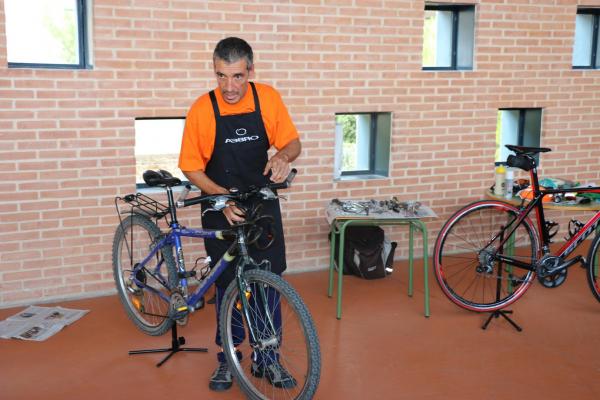 taller de bicicletas en el Clara Campoamor-2014-09-18-fuente Area Comunicacion Municipal-06
