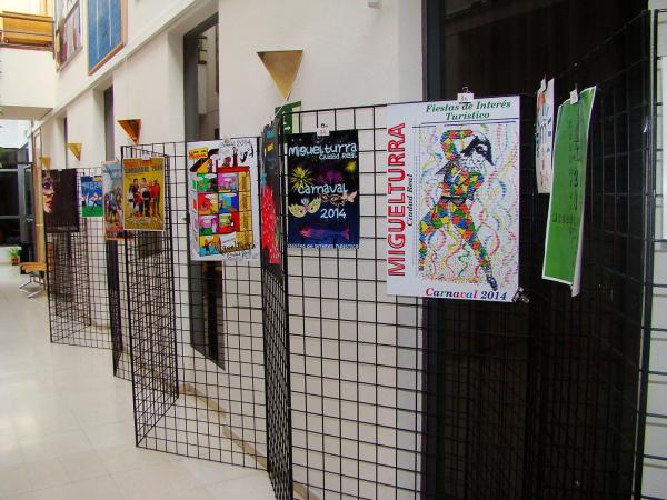 exposicion de los carteles presentados al carnaval 2014-fuente www.miguelturra.es-67