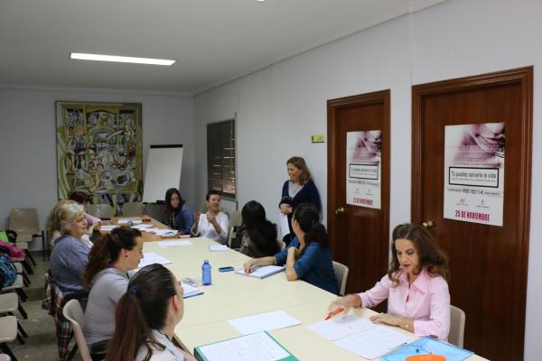 cursos de camarera en el Centro de la Mujer de Miguelturra-2014-10-20-fuente Area de Comunicacion Municipal-5