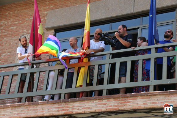 Bandera y apoyo institucional al colectivo LGTBI -2015-06-28-fuente Area de Comunicación Municipal-010