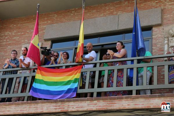 Bandera y apoyo institucional al colectivo LGTBI -2015-06-28-fuente Area de Comunicación Municipal-025