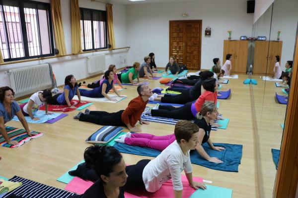 Cursos de yoga y yoga terapeutico-Javier Cendegui-Alma Social-2014-10-13-fuente Area Comunicacion Municipal-38