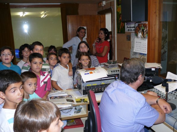 Alumnado Clara Campoamor en Radio MIguelturra-14-10-2011-fuente Area Comunicacion Municipal-011