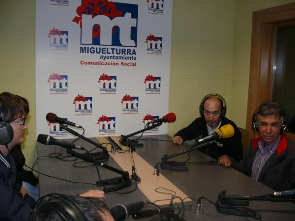 taller de radio con Julio Corral en Radio Miguelturra-2013-10-24-fuente Area de Comunicacion Municipal-03