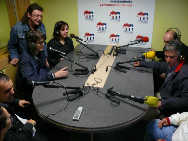 taller de radio con Julio Corral en Radio Miguelturra-2013-10-24-fuente Area de Comunicacion Municipal-04