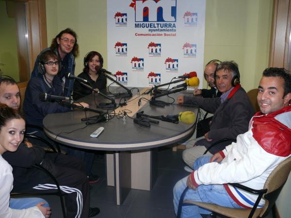 taller de radio con Julio Corral en Radio Miguelturra-2013-10-24-fuente Area de Comunicacion Municipal-05
