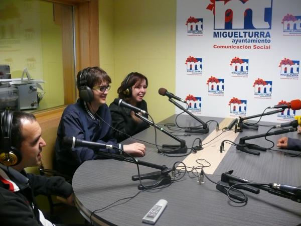 taller de radio con Julio Corral en Radio Miguelturra-2013-10-24-fuente Area de Comunicacion Municipal-11