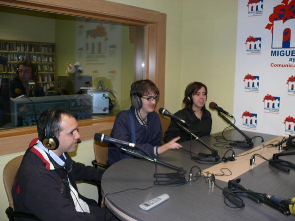 taller de radio con Julio Corral en Radio Miguelturra-2013-10-24-fuente Area de Comunicacion Municipal-12
